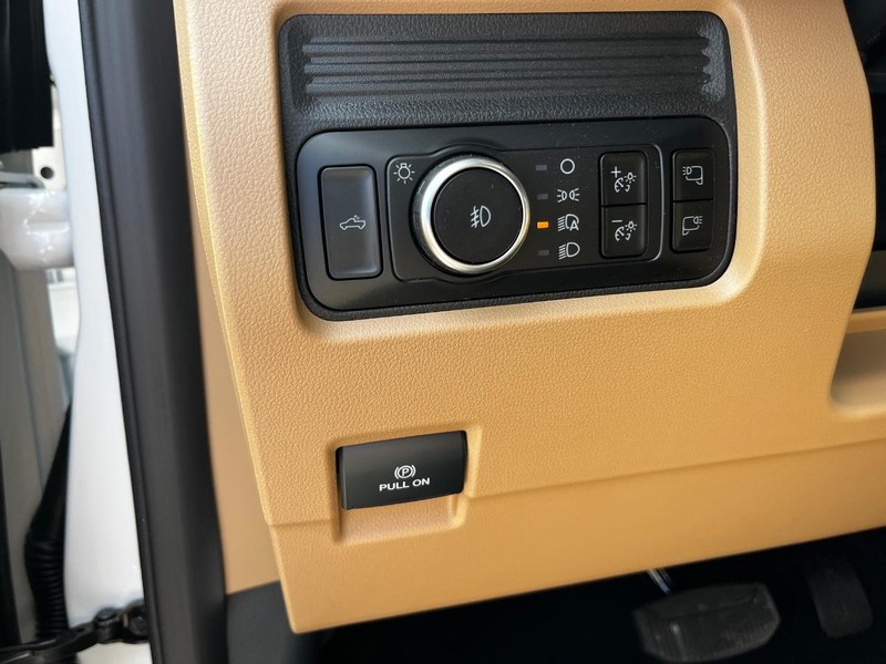 Ford Super Duty F-250 SRW Vehicle Image 10