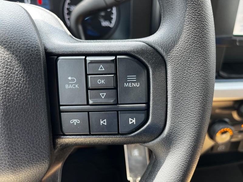 Ford Super Duty F-250 SRW Vehicle Image 12