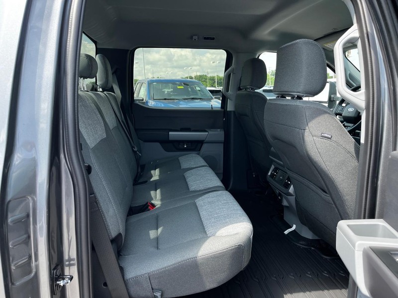 Ford Super Duty F-250 SRW Vehicle Image 04