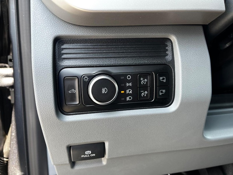 Ford Super Duty F-250 SRW Vehicle Image 09