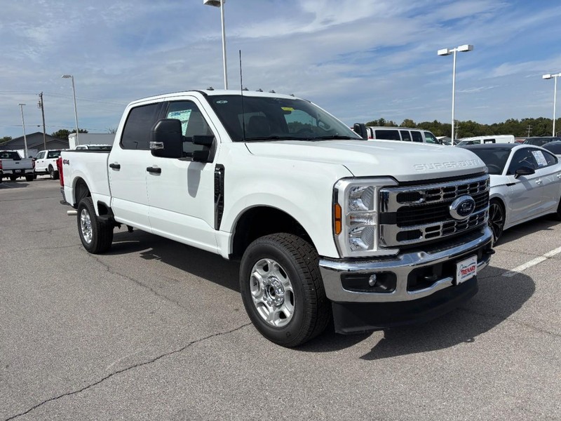 Ford Super Duty F-250 SRW Vehicle Image 02
