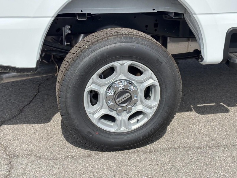 Ford Super Duty F-250 SRW Vehicle Image 04