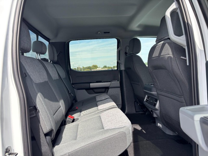Ford Super Duty F-250 SRW Vehicle Image 05