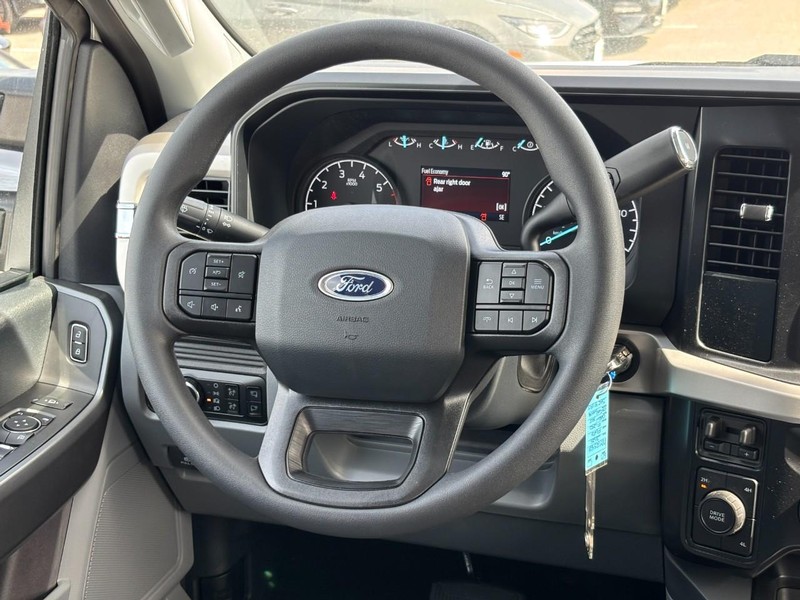 Ford Super Duty F-250 SRW Vehicle Image 07