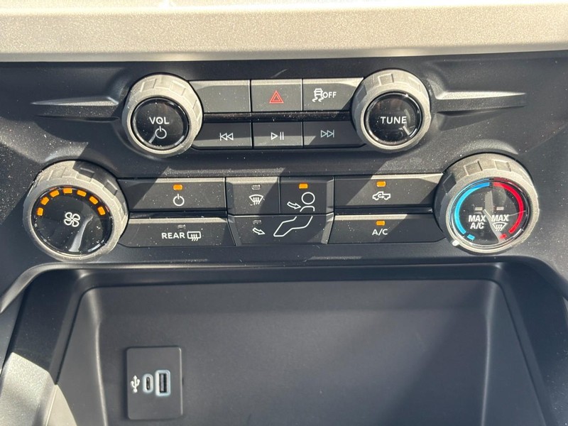 Ford Super Duty F-250 SRW Vehicle Image 09