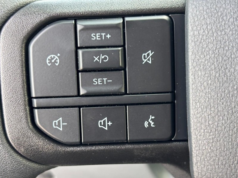 Ford Super Duty F-250 SRW Vehicle Image 12