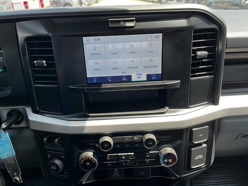 Ford Super Duty F-250 SRW Vehicle Image 12