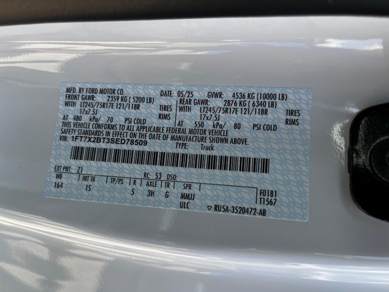 Ford Super Duty F-250 SRW Vehicle Image 14