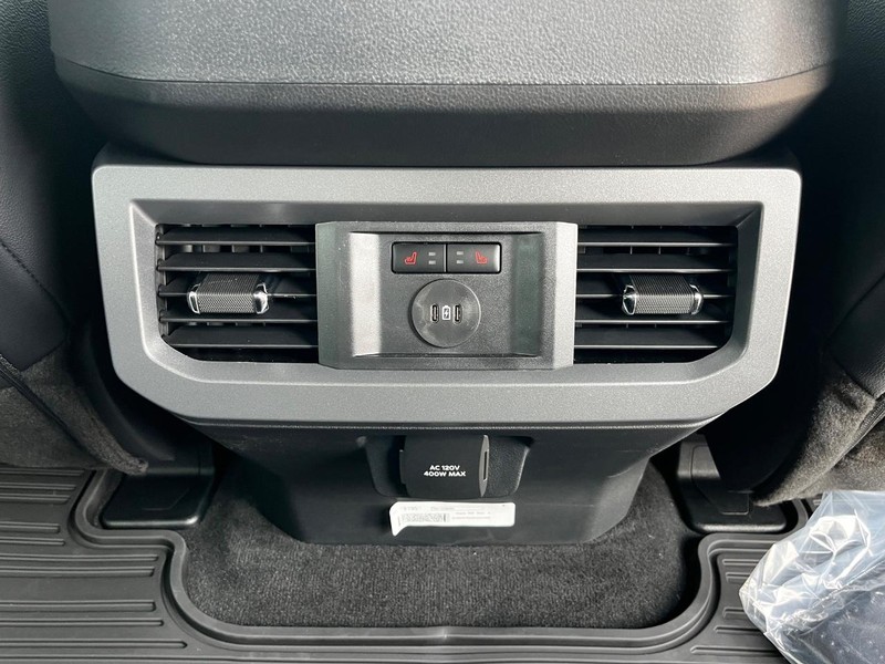 Ford Super Duty F-250 SRW Vehicle Image 05