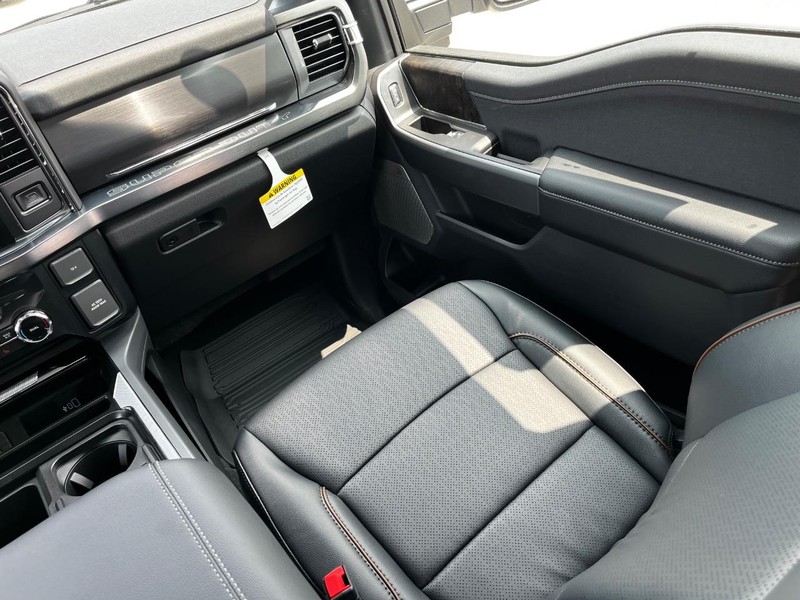 Ford Super Duty F-250 SRW Vehicle Image 18