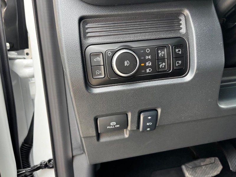 Ford Super Duty F-250 SRW Vehicle Image 21