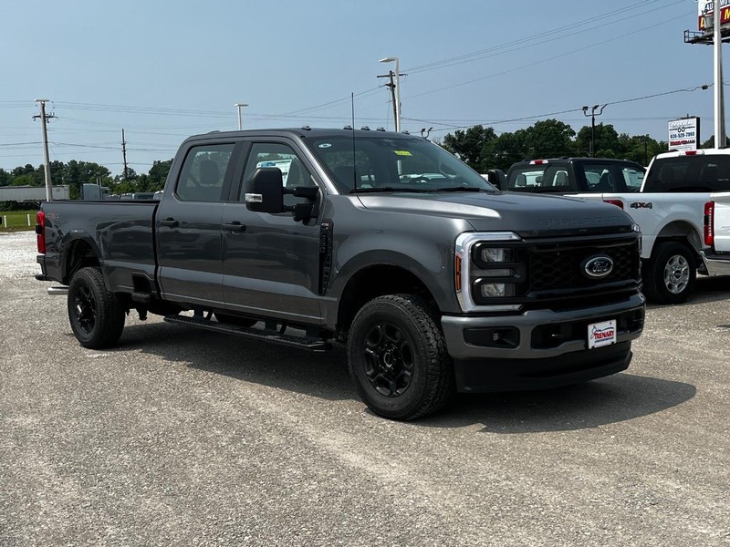 Ford Super Duty F-350 SRW Vehicle Image 02