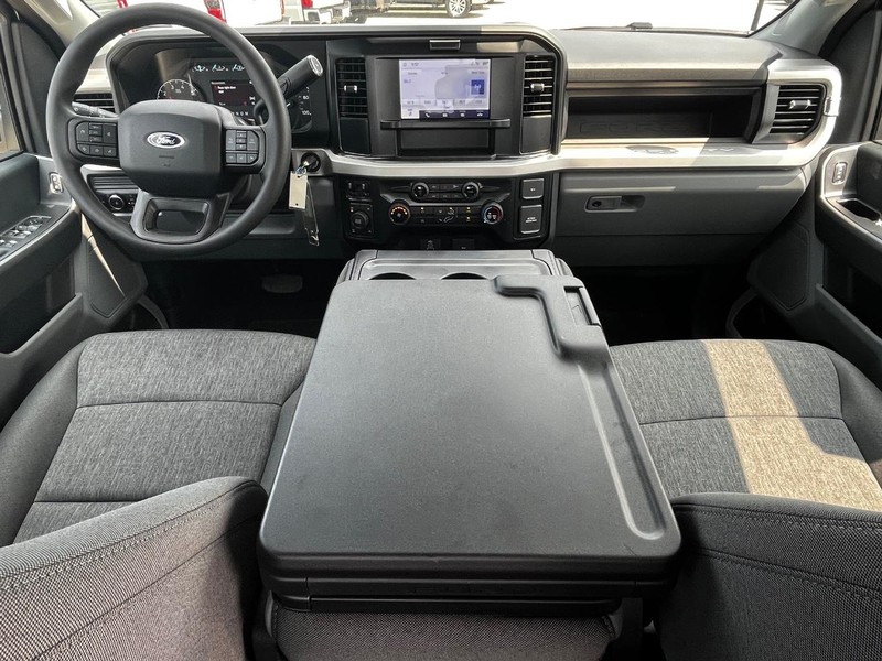 Ford Super Duty F-350 SRW Vehicle Image 05