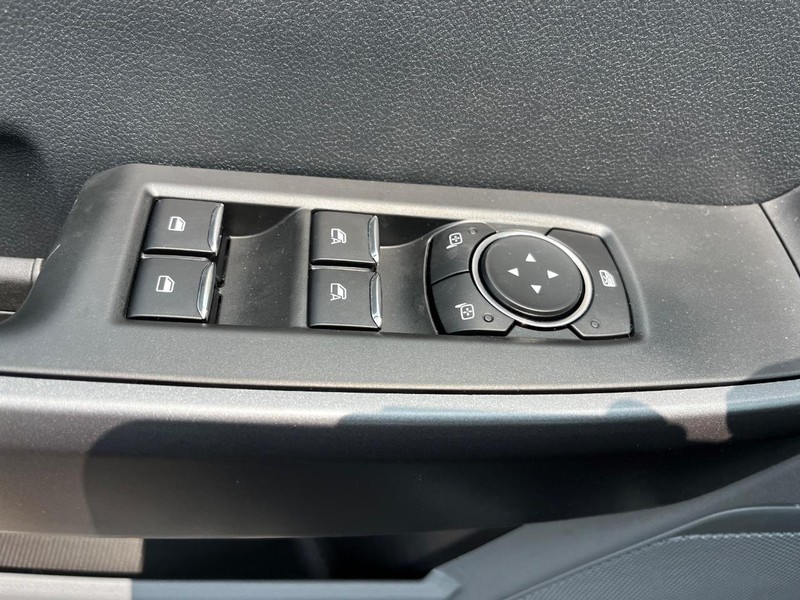 Ford Super Duty F-350 SRW Vehicle Image 08