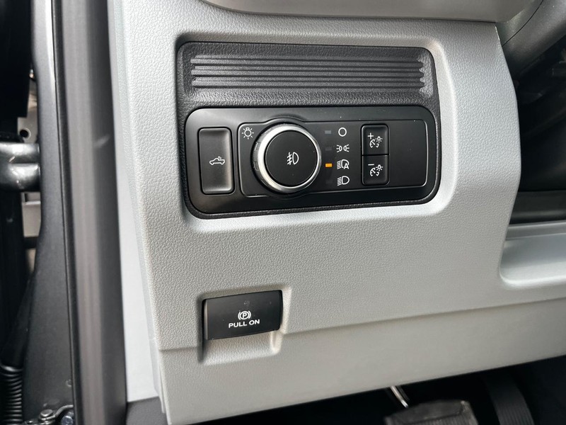 Ford Super Duty F-350 SRW Vehicle Image 10