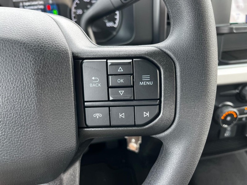 Ford Super Duty F-350 SRW Vehicle Image 12