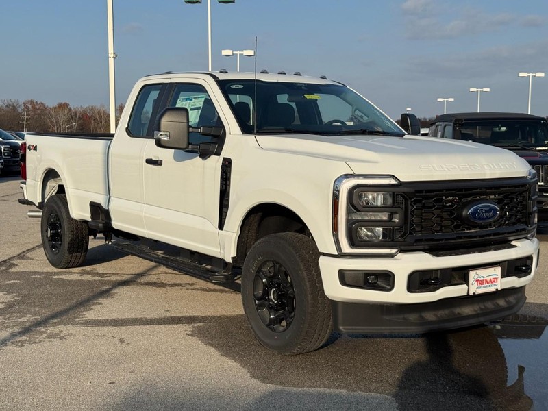 Ford Super Duty F-350 SRW Vehicle Image 02