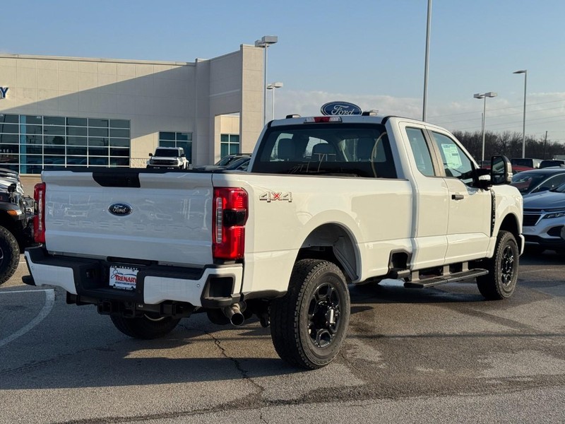 Ford Super Duty F-350 SRW Vehicle Image 03