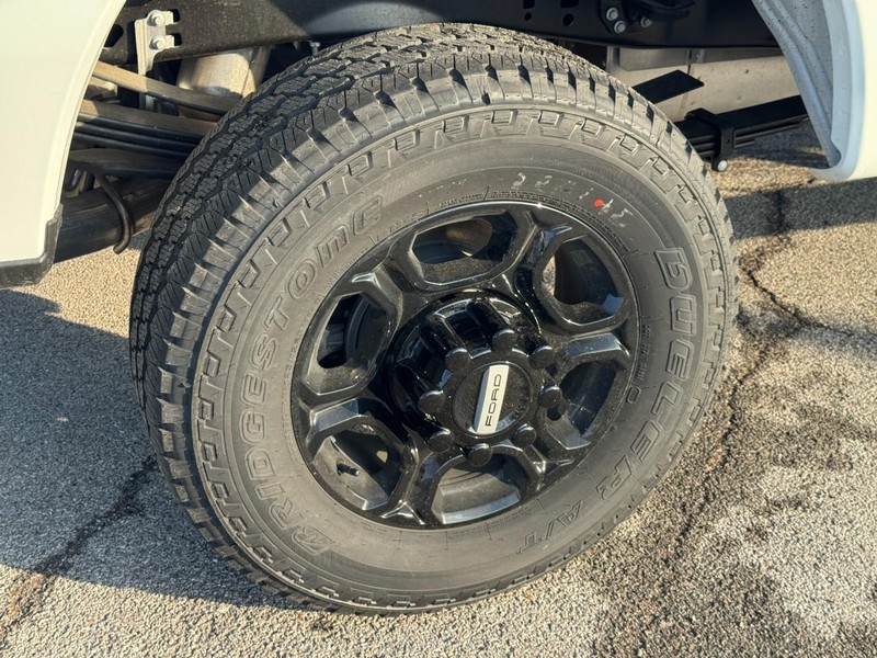 Ford Super Duty F-350 SRW Vehicle Image 05