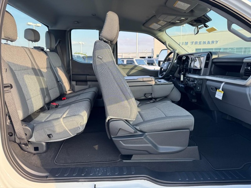 Ford Super Duty F-350 SRW Vehicle Image 06