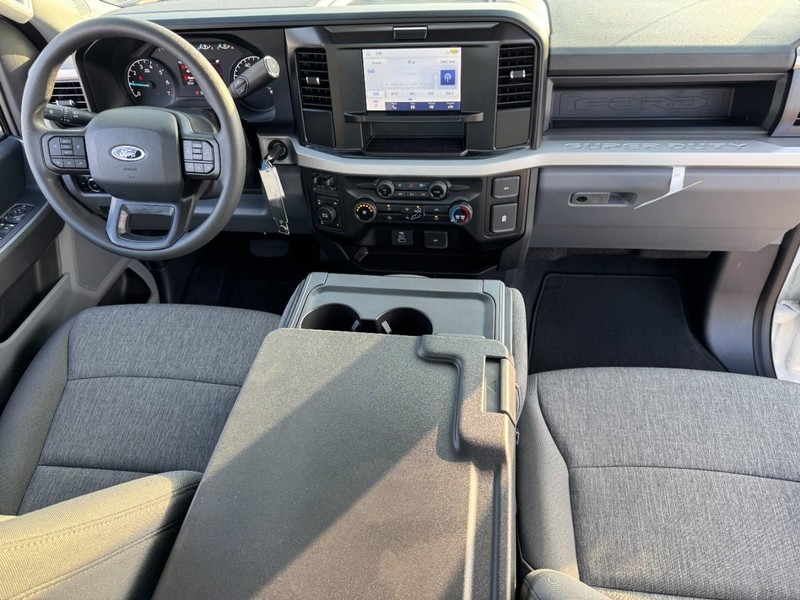 Ford Super Duty F-350 SRW Vehicle Image 07