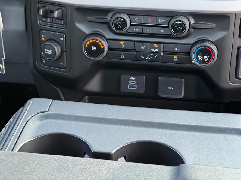 Ford Super Duty F-350 SRW Vehicle Image 10