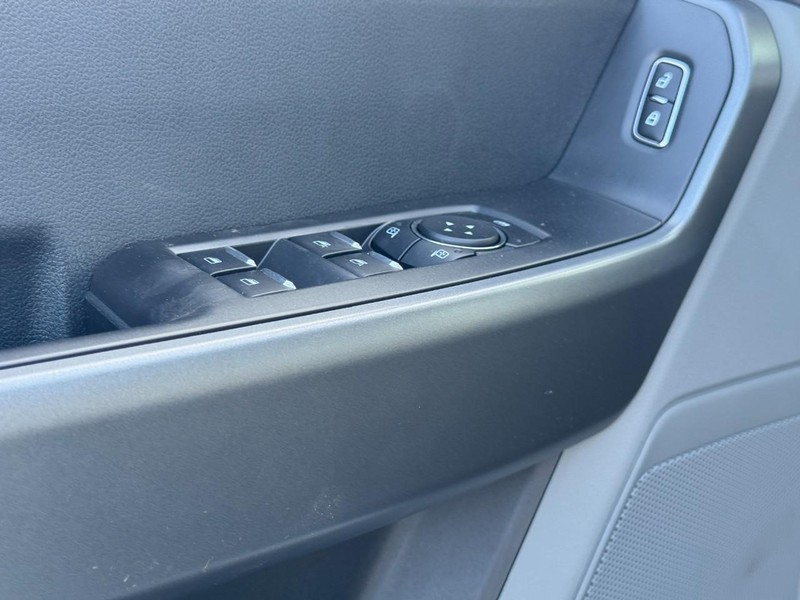 Ford Super Duty F-350 SRW Vehicle Image 12