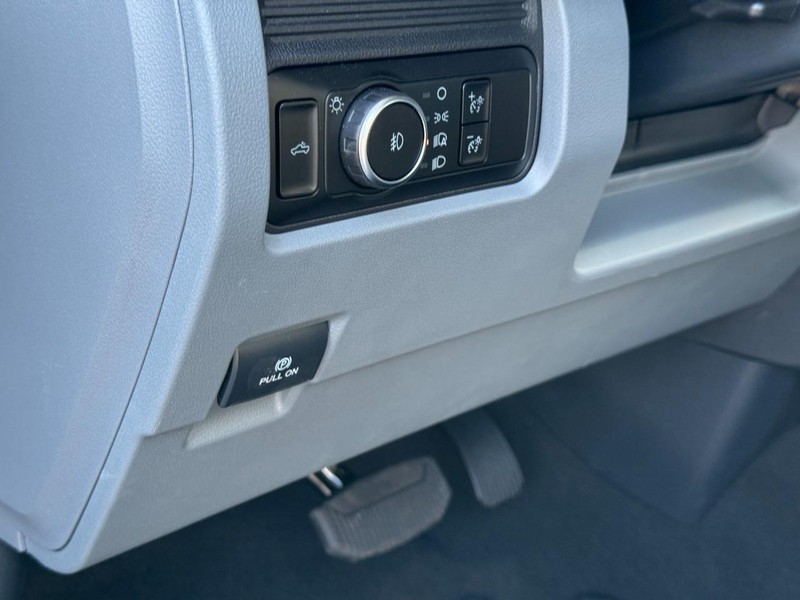 Ford Super Duty F-350 SRW Vehicle Image 13