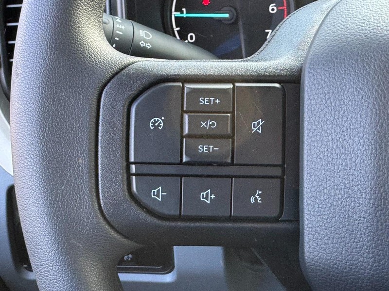 Ford Super Duty F-350 SRW Vehicle Image 14