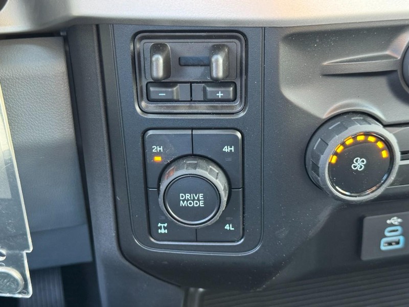 Ford Super Duty F-350 SRW Vehicle Image 16