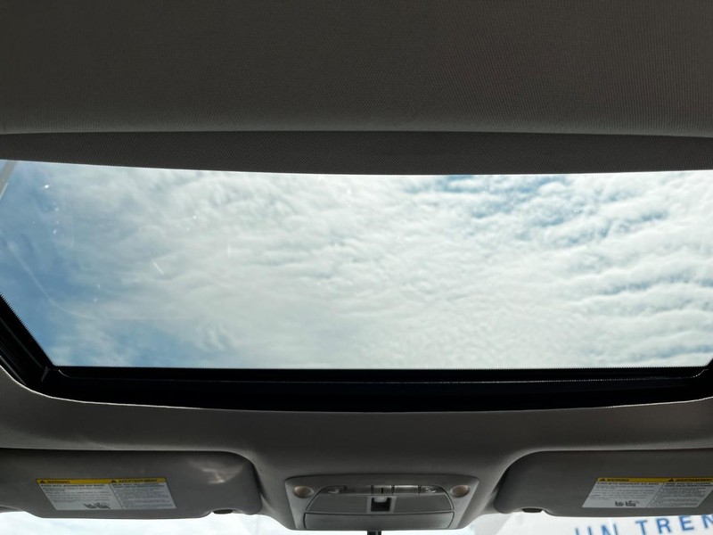 Nissan Maxima Vehicle Image 11