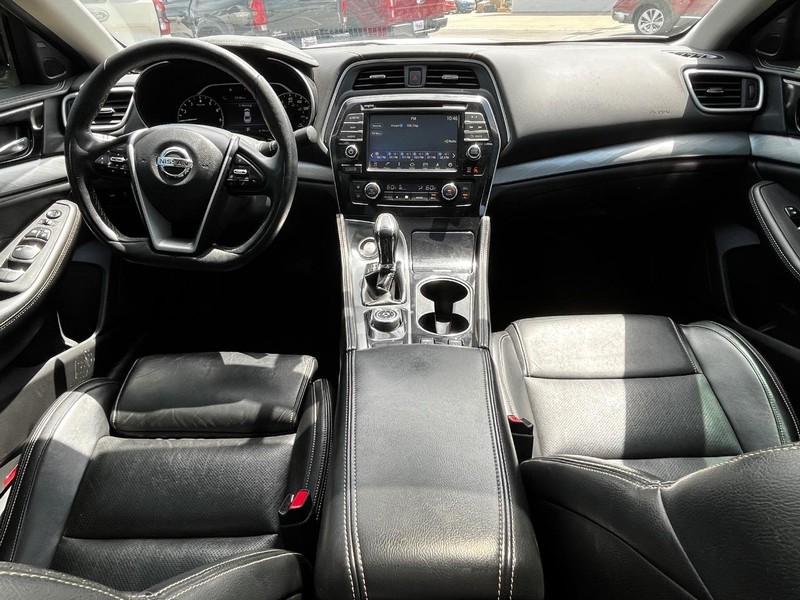 Nissan Maxima Vehicle Image 12