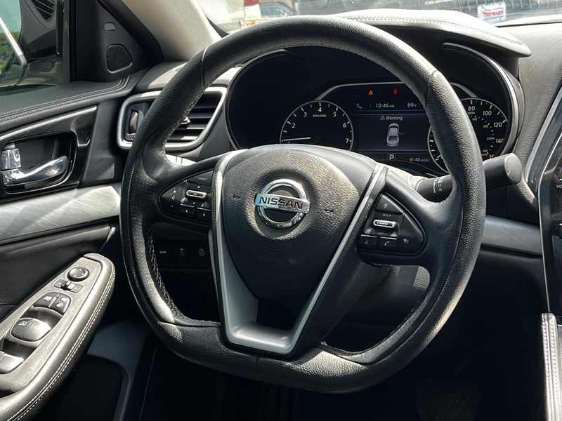 Nissan Maxima Vehicle Image 13