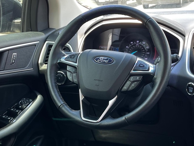 Ford Edge Vehicle Image 12