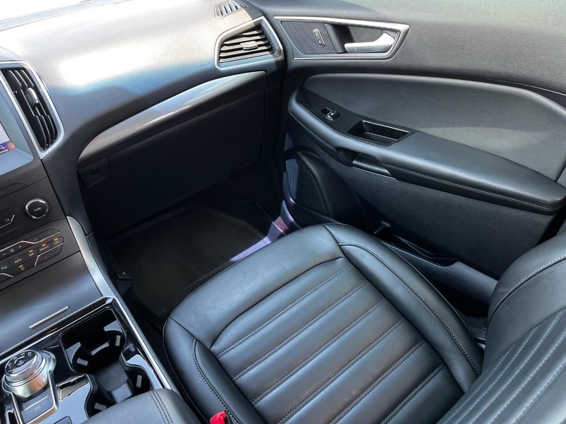 Ford Edge Vehicle Image 13