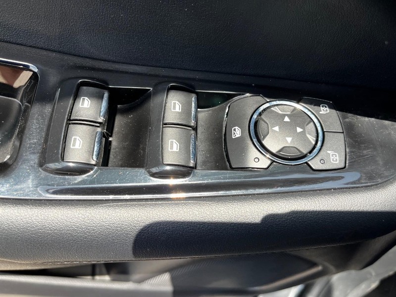 Ford Edge Vehicle Image 14