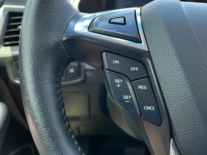 Ford Edge Vehicle Image 16