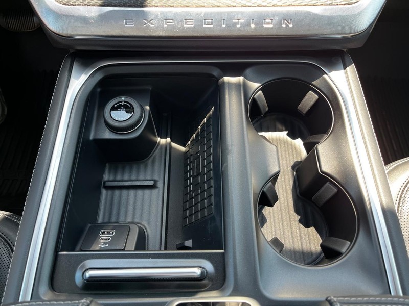 Ford Expedition Max Vehicle Image 16
