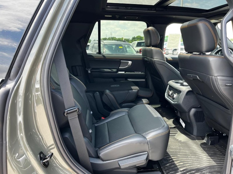 Ford Expedition Vehicle Image 04