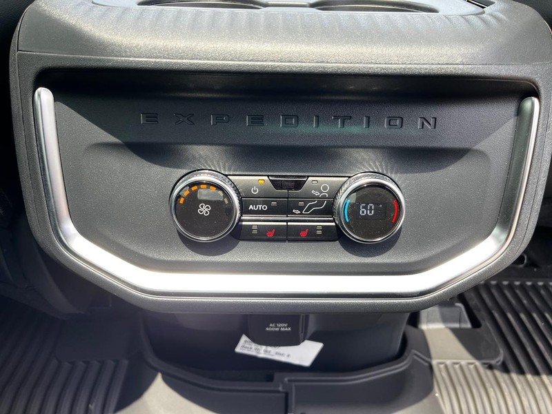 Ford Expedition Vehicle Image 06