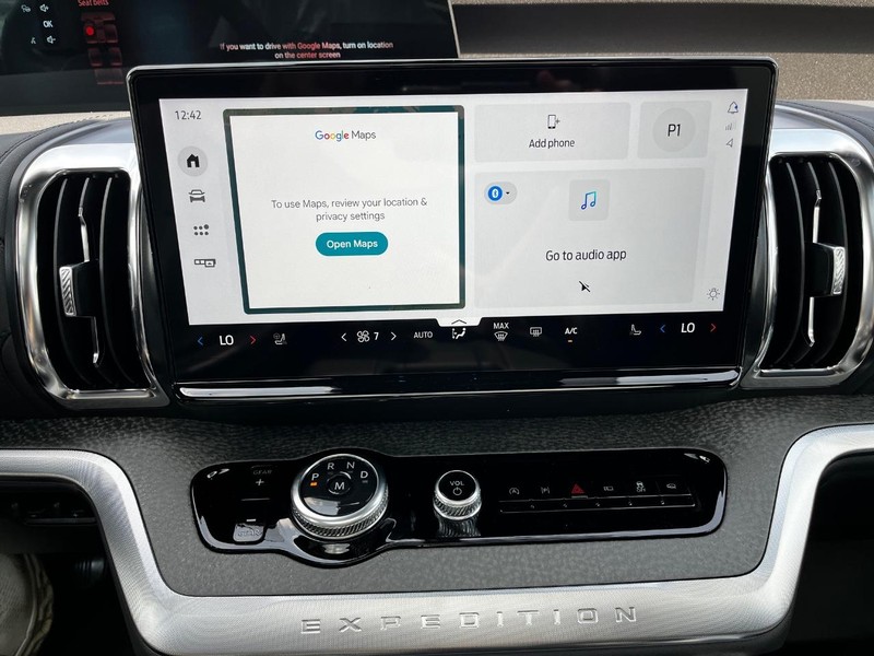 Ford Expedition Vehicle Image 14