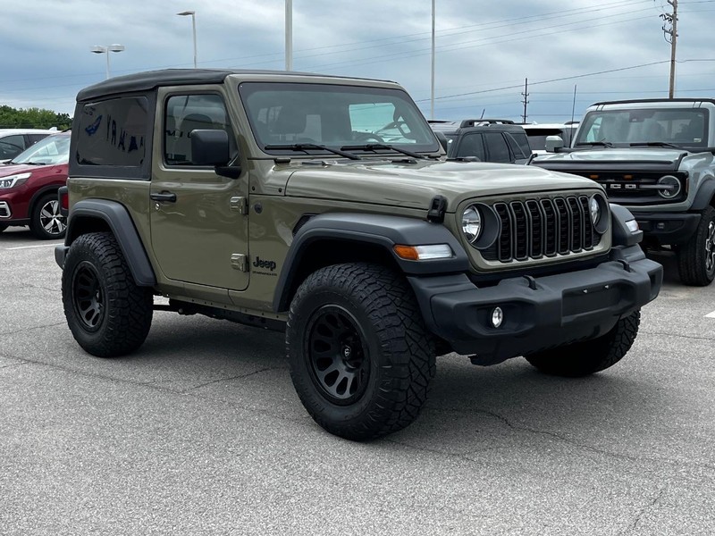 Jeep Wrangler Vehicle Image 02