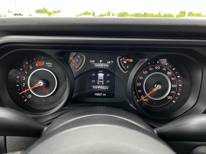 Jeep Wrangler Vehicle Image 13