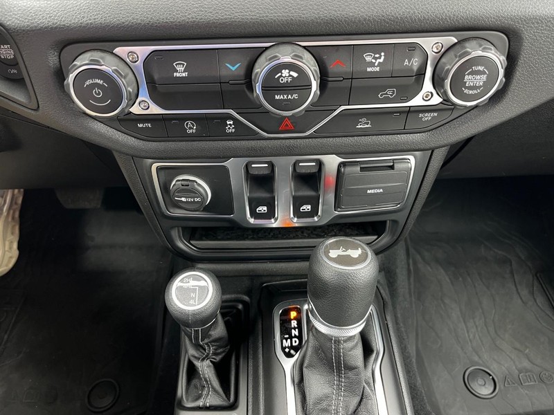 Jeep Wrangler Vehicle Image 14