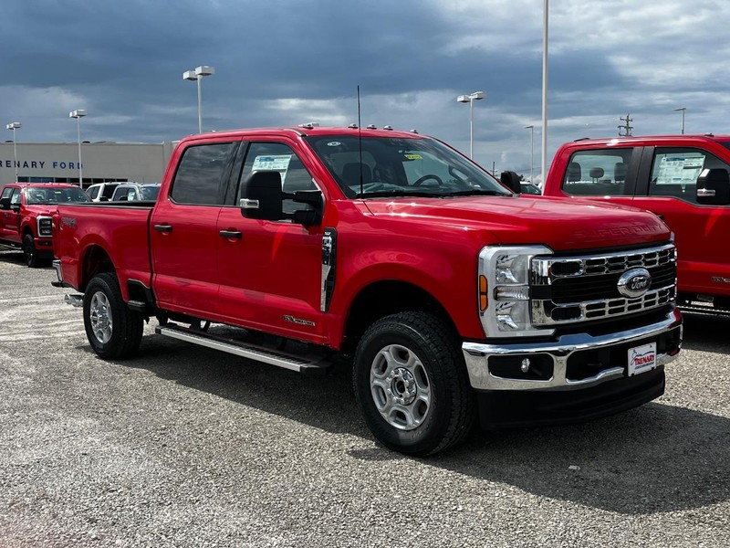 Ford Super Duty F-350 SRW Vehicle Image 02