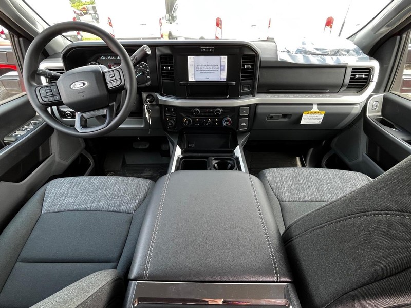 Ford Super Duty F-350 SRW Vehicle Image 05