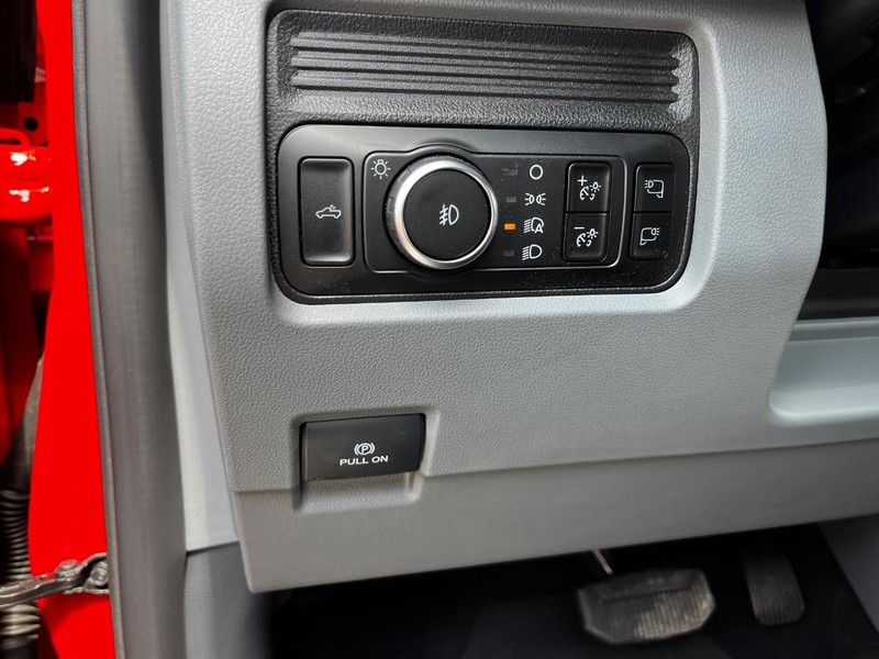 Ford Super Duty F-350 SRW Vehicle Image 10