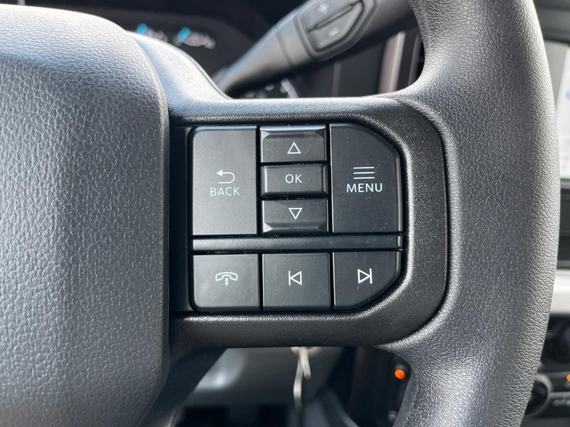 Ford Super Duty F-350 SRW Vehicle Image 12