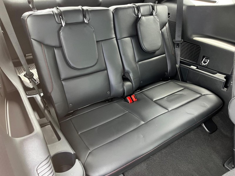 Ford Explorer Vehicle Image 05