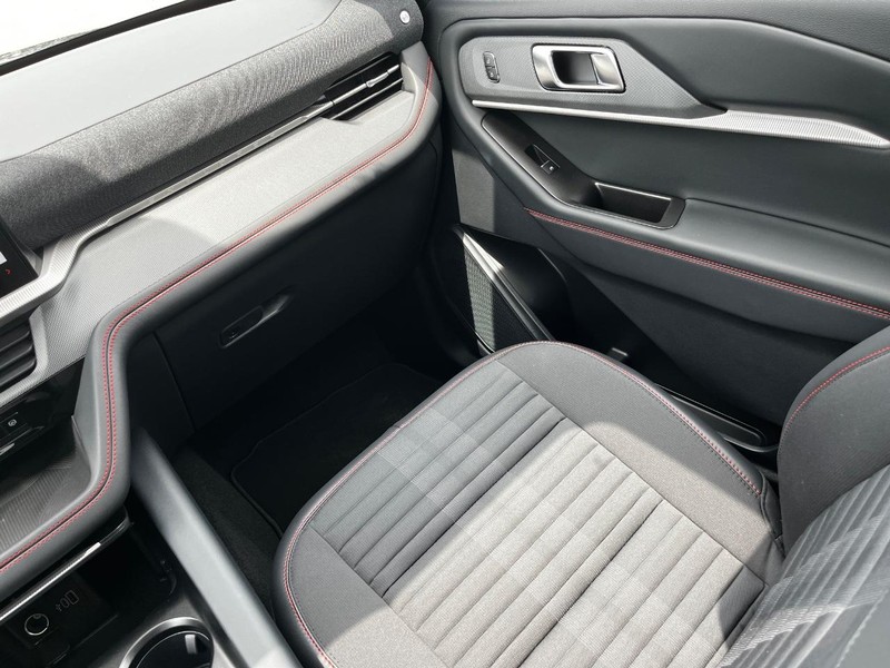 Ford Explorer Vehicle Image 10